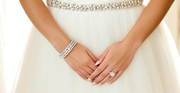 Bijoux idéaux pour sublimer votre robe de demoiselle d'honneur